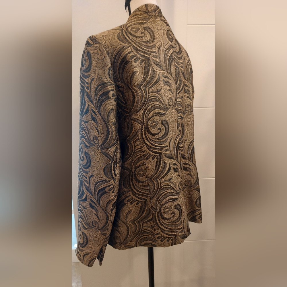 Kasper Elegant Gold and Black Patterned Jacket. Open Forward - Picture 4 of 10